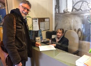 Loris Sartore deposita l'istanza in Comune