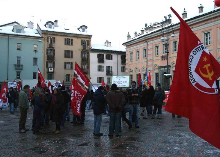 Pochi presenti in piazza Chanoux per lo sciopero