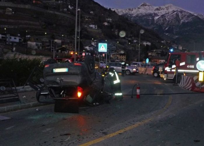 Incidente In Via Parigi: Auto Si Cappotta, Ferito Un 36enne Aostano ...