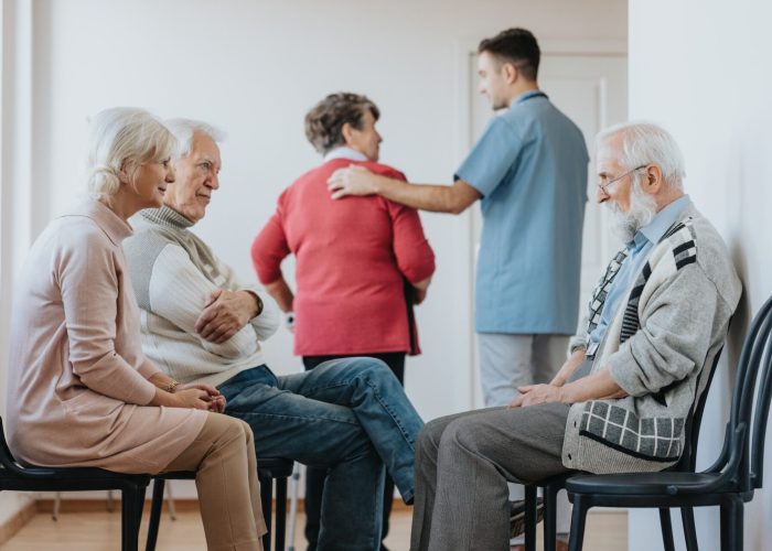 Gruppi di anziani, persone anziane, anziani