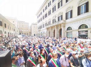 La manifestazione #dignitàperisindaci a Roma