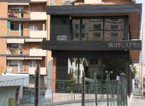Lo Slot Café, sala giochi via Chambéry,