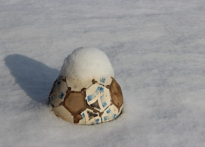 Calcio, rinvio per neve