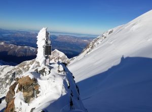 La stazione automatica dell'Arpa del Colle Major, sul Monte Bianco