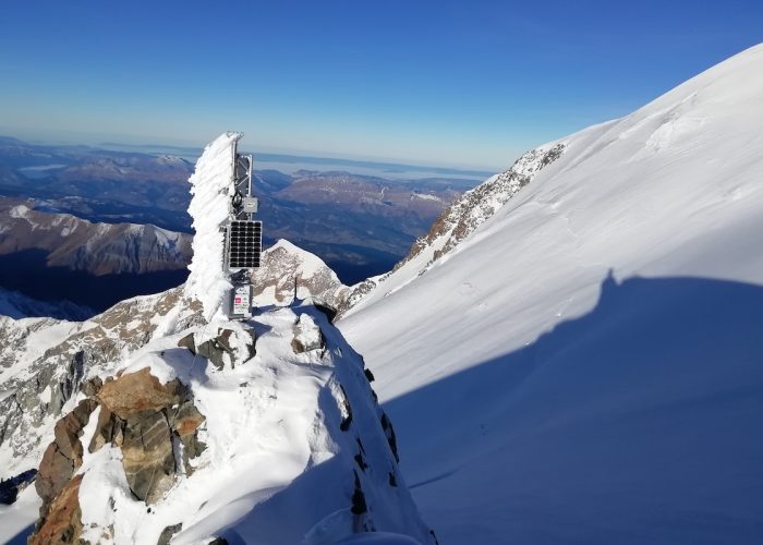 La stazione automatica dell'Arpa del Colle Major, sul Monte Bianco