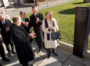 Marta Herling ha scoperto la targa in memoria del padre Gustaw
