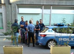 Polizia e Carabinieri intervengono in via Losanna.