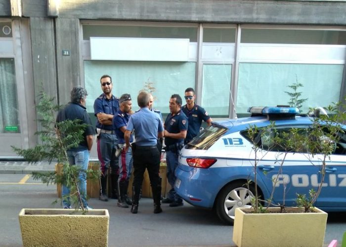 Polizia e Carabinieri intervengono in via Losanna.