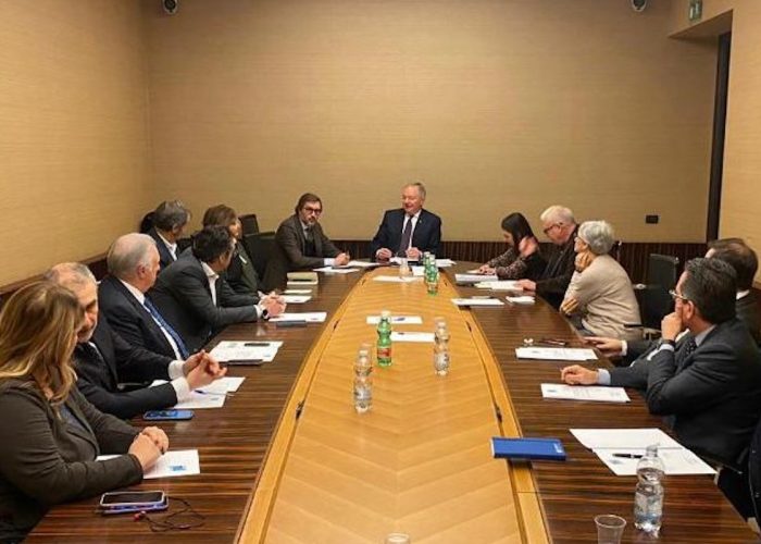 Tavolo di lavoro Confturismo