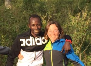 Chiara Raso assieme al compagno Thomas James Lokomwa in Africa