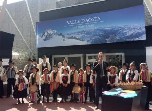 I Lou Tintamaro de Cogne all'inaugurazione dello spazio Valle d'Aosta