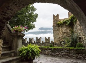 Il castello Tour de Villa a Gressan