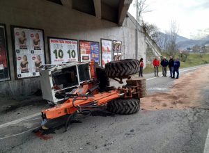 incidente trattore