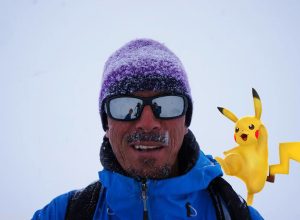 La guida alpina Lucio Trucco con "Pikachu"