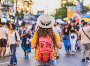 Back side of Young Asian traveling women walking and looking in chatujak weekend walking street market in evening time at Bangkok, Thailand, traveler and tourist,walking street and food market concept - turismo - viaggio