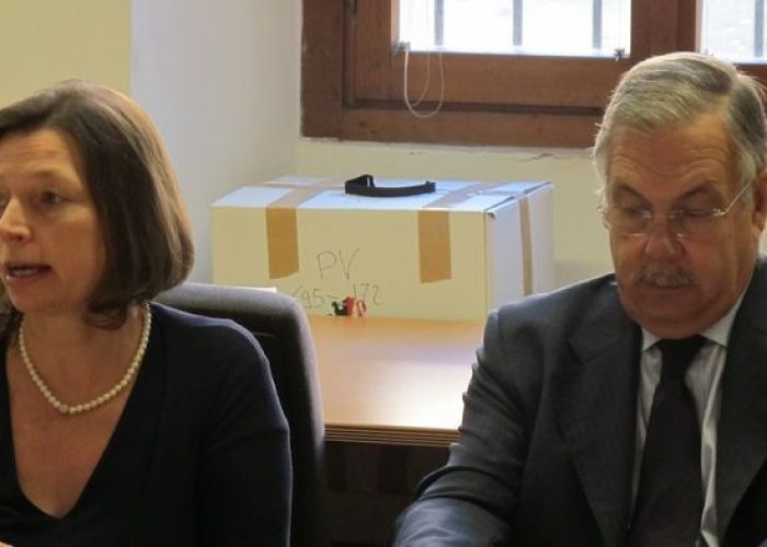 Teresa Grange e il rettore Pietro Passrin D'Entrèves