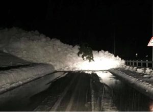 Valanga sulla strada di Gressoney