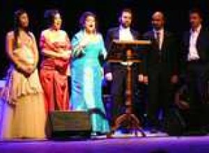 “Be my love”, un successo il ritorno ad Aosta di Mirella Caponetti