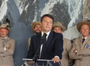 Renzi a Courmayeur per le funivie del Monte Bianco, scherza: “In vetta non ho invaso la Francia"