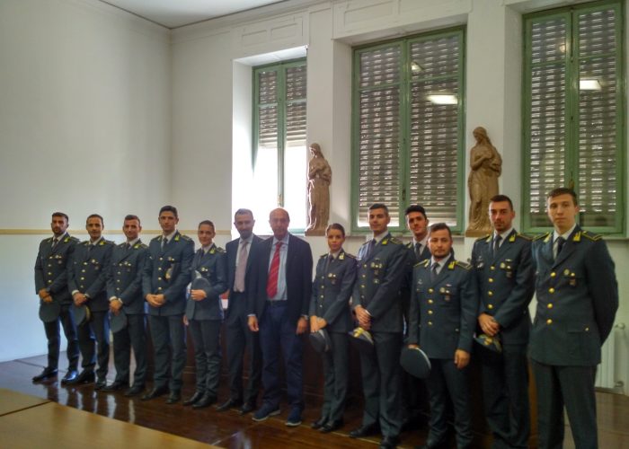 Gli allievi in Tribunale con il procuratore capo Fortuna e il tenente colonnello Cananzi (al centro).