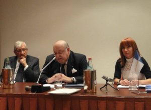da sx l'ingegner Gian Maria Gabrieli, l'Ad Mario Bianchi e la segretaria Lorenana Majorino
