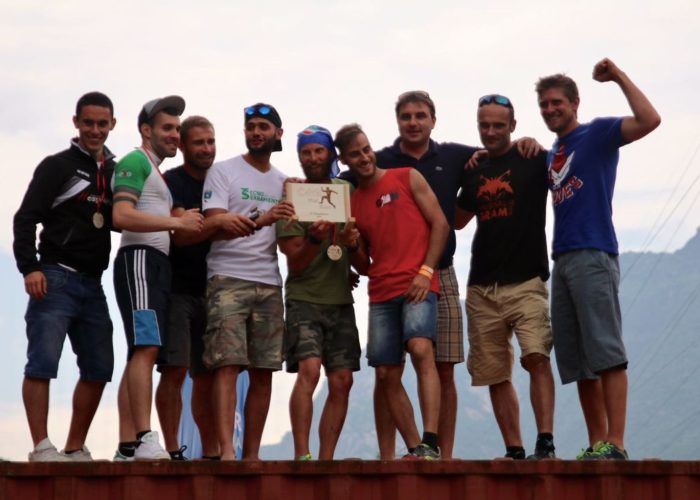 La premiazione degli uomini della Celtic Mud Race