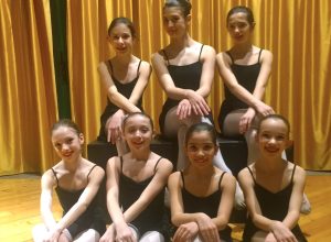 Le sette ragazze valdostane dell'Ecole et Conservatoire de Danse di Ellada Mex che si esibiranno allo Youth America Grand Prix